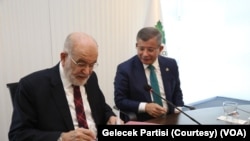 Saadet Partisi Genel Başkanı Temel Karamollaoğlu ve Gelecek Partisi Genel Başkanı Ahmet Davutoğlu, Meclis'te Saadet Partisi çatısı altında muhalefet görevini birlikte yerine getireceklerini açıkladı