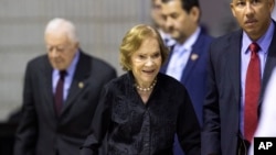 Ailesi geçen Mayıs ayında Rosalynn Carter'ın demans hastası olduğunu ancak eşi Jimmy Carter ile birlikte Georgia'daki evinde mutlu bir şekilde yaşamaya devam ettiğini söylemişti